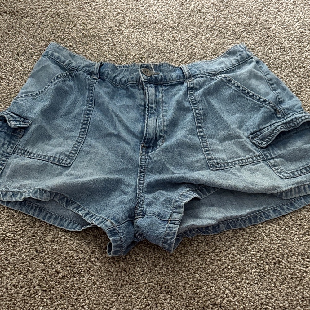 Blue Cargo Shorts with Relaxed Fit and Cuffed Hem